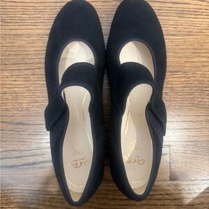 Ara Elegant Suede Black Heels